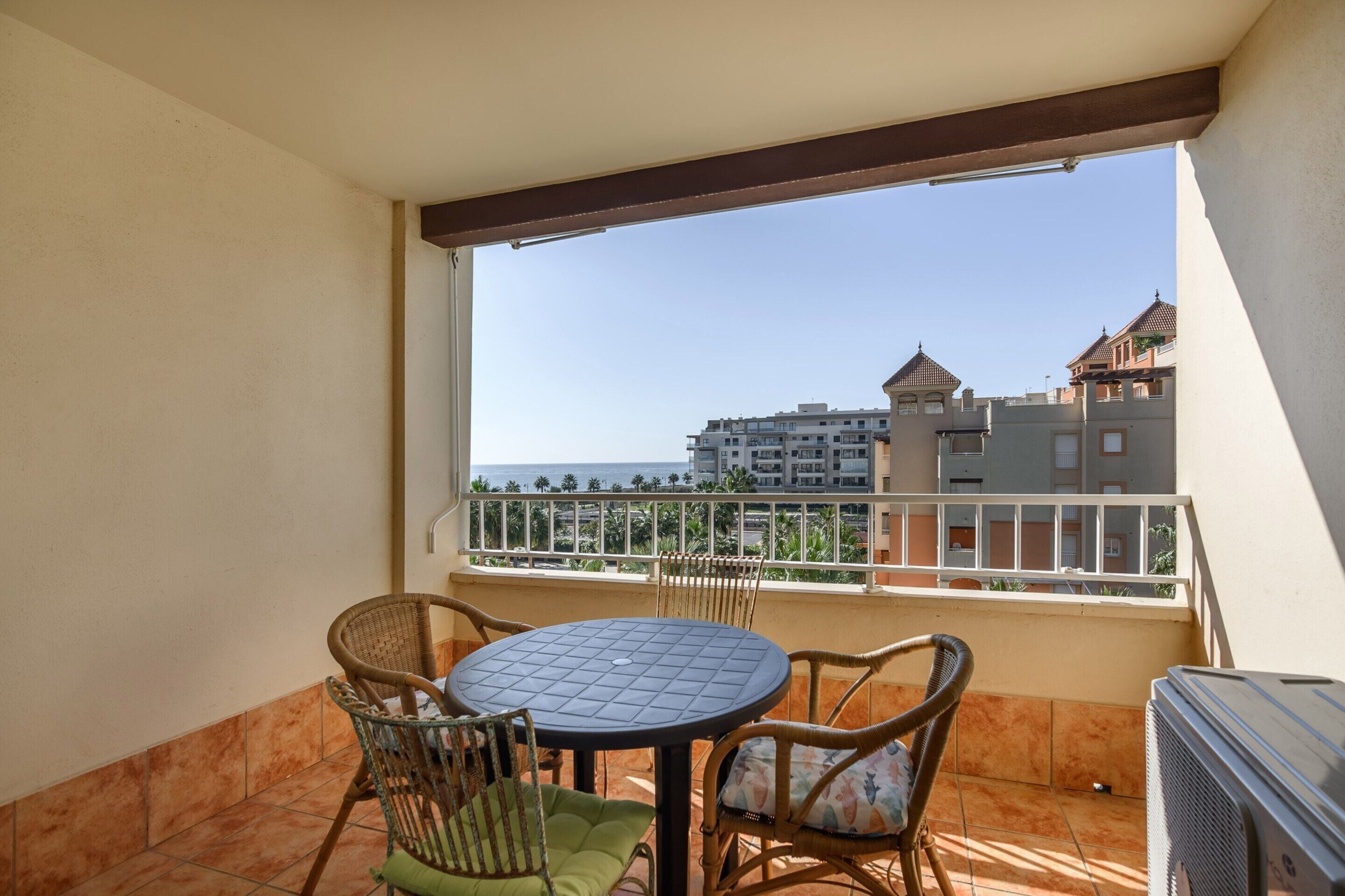 Apartment | Outdoor dining