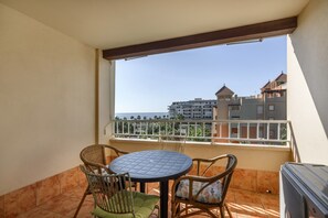 Apartment | Outdoor dining - 2-bedroom Stay in Isla Canela (Ayamonte)