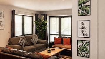 Comfort Apartment | Living area | Flat-screen TV