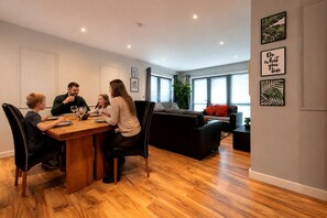 Comfort Apartment | In-room dining - 2 Bedroom Accessible Step-Free Central  (Liverpool)