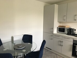 Dining - Modern 2-Bed Home | Entire Place | Ideal for Contractors & Families (Sittingbourne)