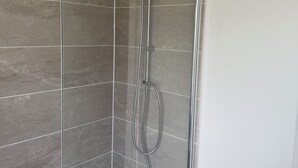 Unclassified image, 3 of 13, button - Modern 2-Bed Home | Entire Place | Ideal for Contractors & Families (Sittingbourne)