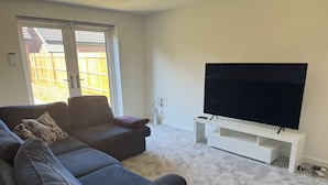 Unclassified image, 4 of 13, button - Modern 2-Bed Home | Entire Place | Ideal for Contractors & Families (Sittingbourne)
