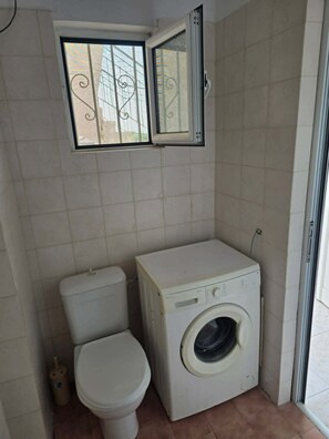 Shower, hair dryer, towels, soap - Studio apartment-1km from Analipsi Beach, for relaxing stays (Analipsi)