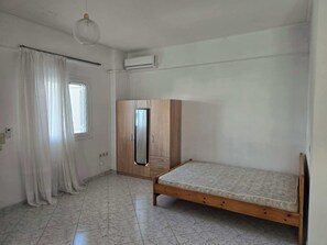 Iron/ironing board, WiFi, bed sheets - Studio apartment-1km from Analipsi Beach, for relaxing stays (Analipsi)