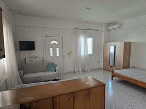 Living area - Studio apartment-1km from Analipsi Beach, for relaxing stays (Analipsi)