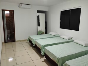 4 bedrooms, iron/ironing board, WiFi