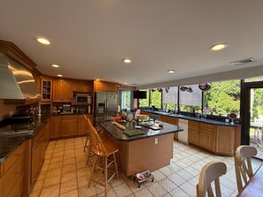 Fridge, microwave, oven, stovetop - Magnificent Waterfront Playground! (Huntington)