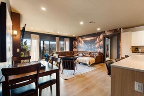 TV, tavolo da ping pong