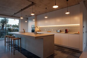 Mikrowelle, Ofen, Herdplatte, Geschirrspüler