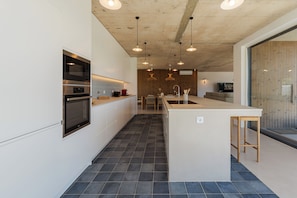 Micro-ondes, four, plaque de cuisson, lave-vaisselle