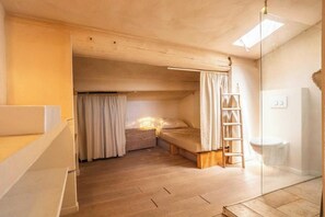 Apartment | 1 bedroom, laptop workspace, bed sheets