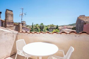 Apartment | Outdoor dining