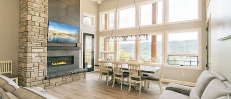 Televisie en een open haard