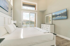 4 bedrooms, iron/ironing board, WiFi, bed sheets - Sunset Sky Lodge (McHenry)