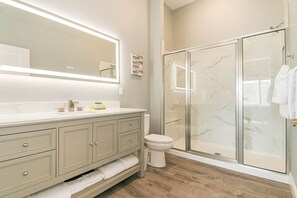 Dusche, Seife, Toilettenpapier