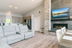 Unclassified image, 3 of 22, button