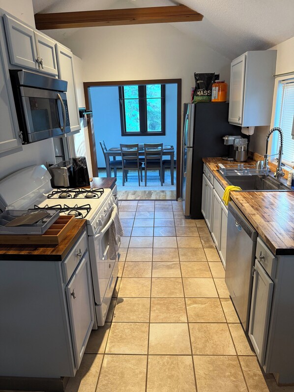 Microonde, forno, piano cottura, lavastoviglie