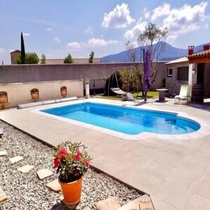 Outdoor pool - House with swimming pool near Vaison-la-Romaine (Séguret)