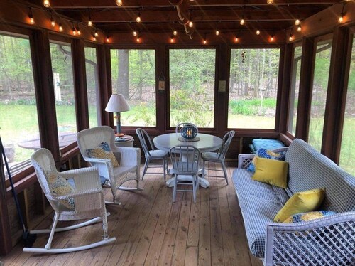 The Best of Both Worlds – 3 bedroom house with Lake Access Without the Crowds