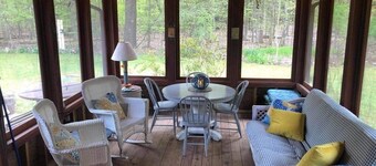 The Best of Both Worlds – 3 bedroom house with Lake Access Without the Crowds