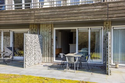 Ameland - Quiet apartment near the beach with terrace and pool access