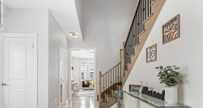 Modern Spacious 4-bedroom house with WiFi, AC in Brampton