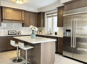 Microondas, horno, parrilla de estufa y lavavajillas 