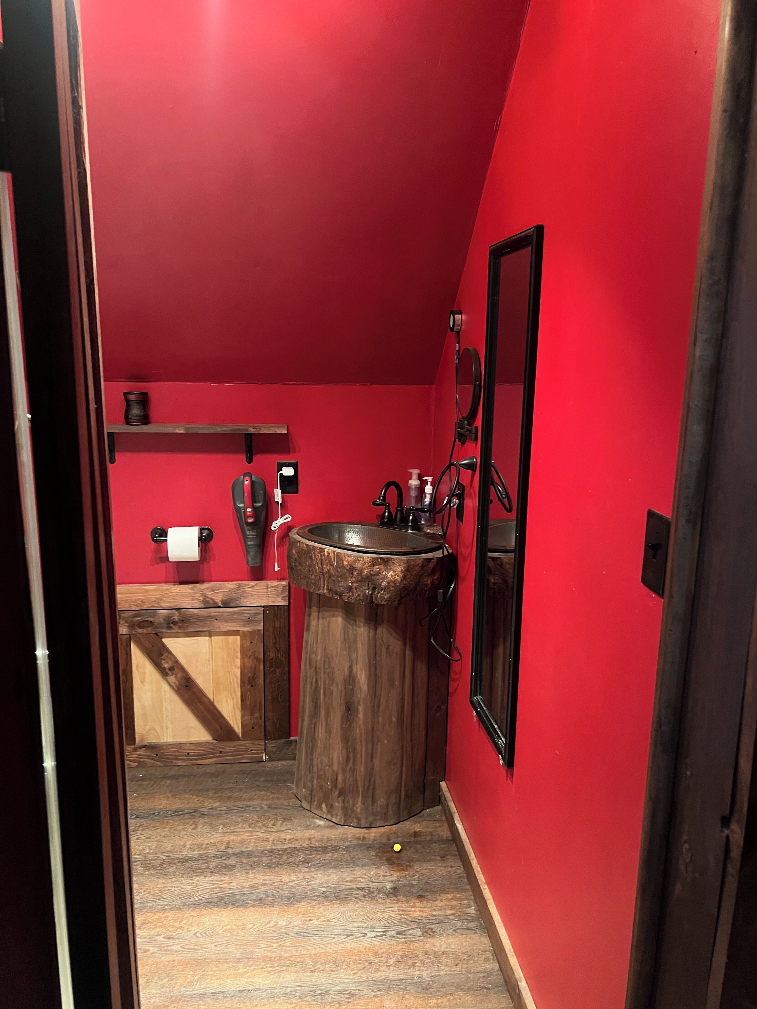 Regadera y papel de baño 
