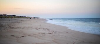 Steps to Beach & Boardwalk! Luxe 7BR Retreat - sleeps 19 - w/ Deck + Heated Pool