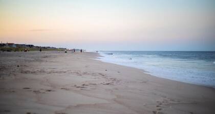Steps to Beach & Boardwalk! Luxe 7BR Retreat - sleeps 19 - w/ Deck + Heated Pool