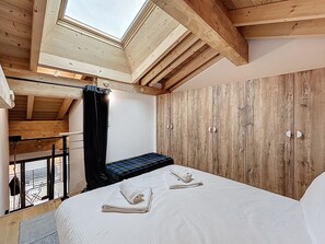 2 bedrooms, bed sheets