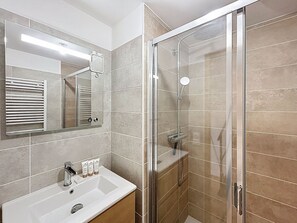 Shower, towels