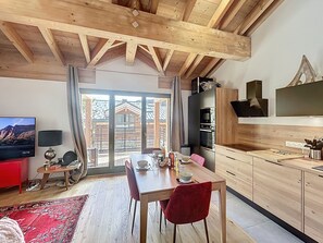 ثلاجة، ميكروويف، فرن، غسالة أطباق