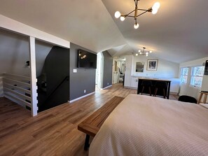 6 bedrooms, iron/ironing board, WiFi, bed sheets
