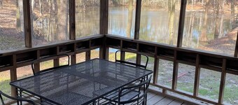 Secluded Cottage on a Pond