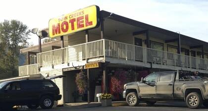 Twin Creeks Motel