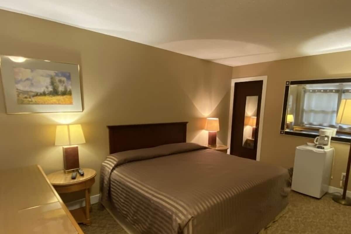In-room safe, desk, laptop workspace, free WiFi