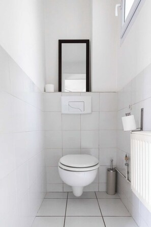 Apartment | Bathroom | Hair dryer, towels, shampoo