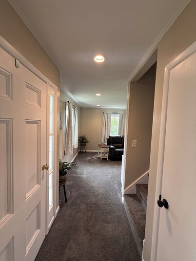 Charming 3-bedroom house in lovely Presque Isle with WiFi, AC