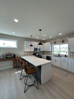 Mikrowelle, Ofen, Herdplatte, Geschirrspüler