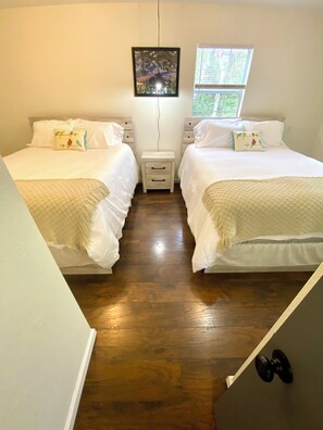 2 bedrooms, iron/ironing board, travel crib, free WiFi