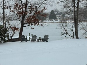Property grounds - Cozy and modern renovated Bayfront home with private pier and amazing views (Deale)