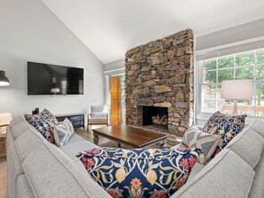 Smart TV, fireplace