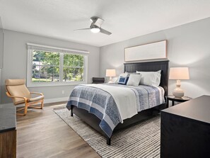 4 bedrooms, desk, iron/ironing board, travel crib
