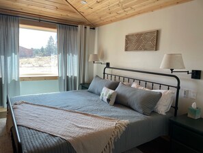 3 bedrooms, iron/ironing board, travel crib, free WiFi