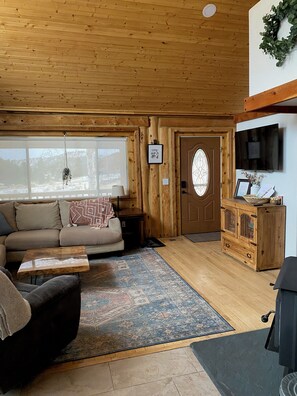 Smart TV y chimenea 