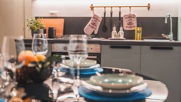 Mikrowelle, Ofen, Herdplatte, Geschirrspüler