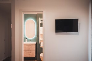 Dusche, Haartrockner, Bidet, Handtücher