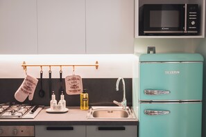 Microonde, forno, piano cottura, lavastoviglie